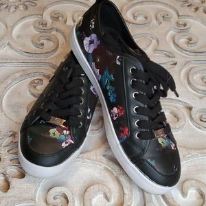 Guess Rockin' Floral Sneakers, Size 8, Cyber Mon